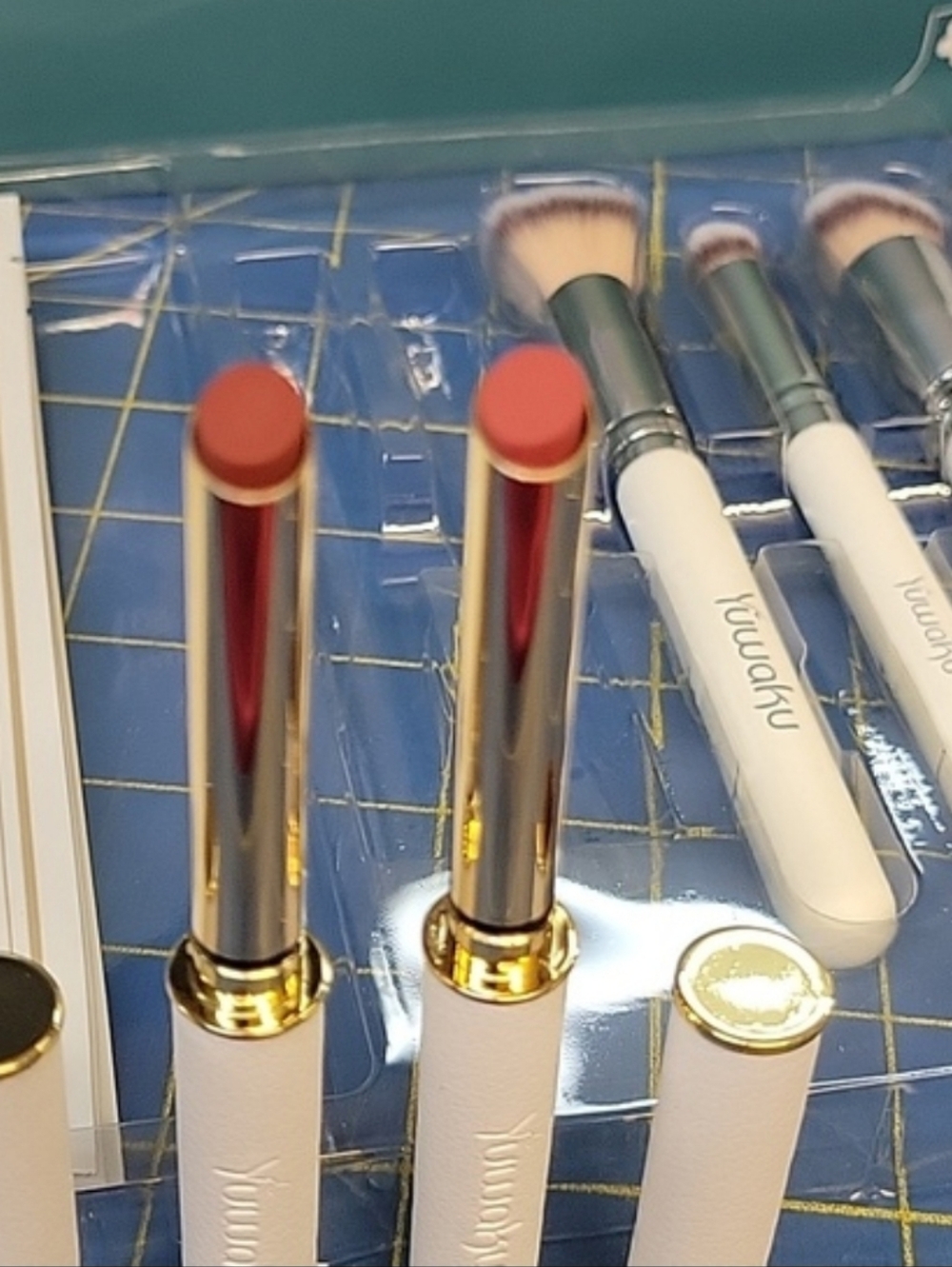 Yuwaka Makeup Brushes, Lipstick, Face Mask Set NEW SEALED